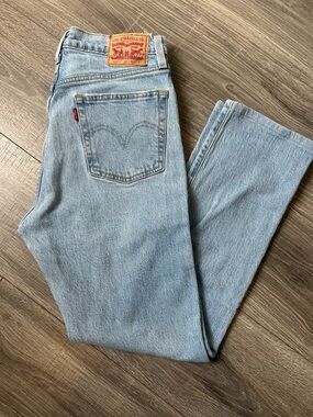 Levi's 501 Women's Light Wash Straight-Leg Jeans